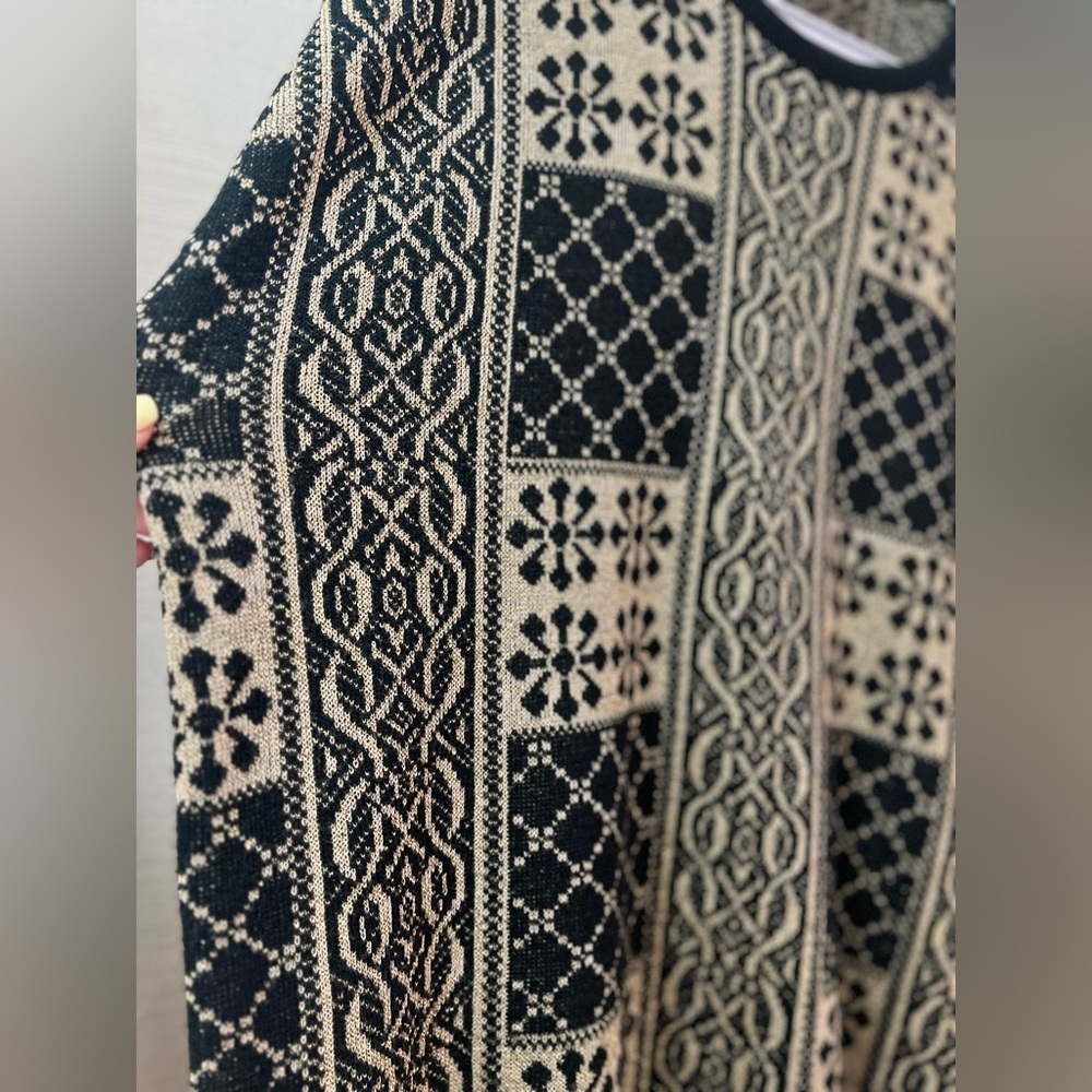 Functional Black and Gold Fun Patterned Sweater Size Large Sparkly - Picture 3 of 8